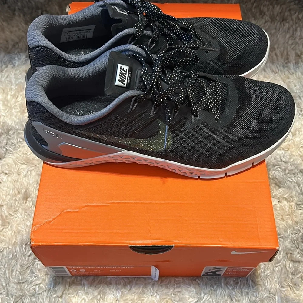 Nike metallic Metcon 3 - Picture 2 of 4